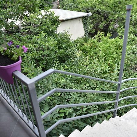 4Bd Appartaments With Cozy Garden Tiflis Exterior foto