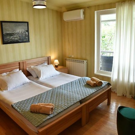 4Bd Appartaments With Cozy Garden Tiflis Exterior foto