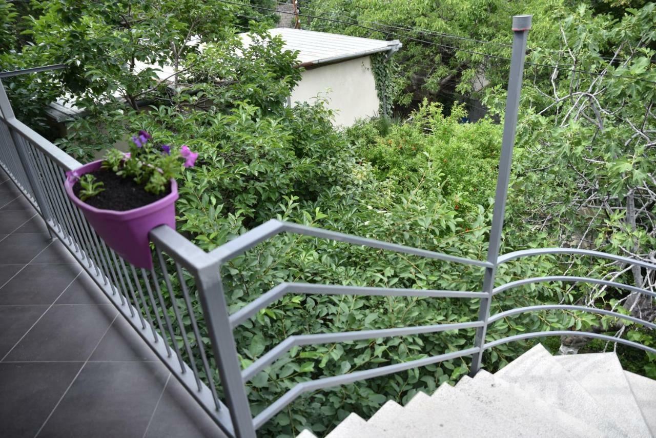 4Bd Appartaments With Cozy Garden Tiflis Exterior foto