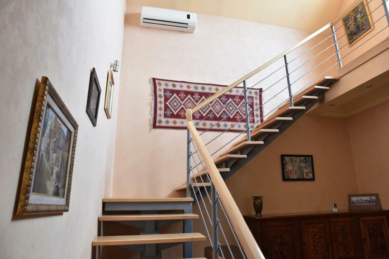 4Bd Appartaments With Cozy Garden Tiflis Exterior foto